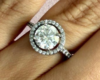 anello in argento sterling con zirconi cubici taglio rotondo e alone, misura 5,25