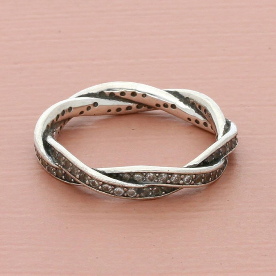 Sparkling Twisted Lines Ring