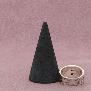 Anillo de plata de ley Brighton con banda de puros con diseño floral de puntos, talla 6 imagen 3