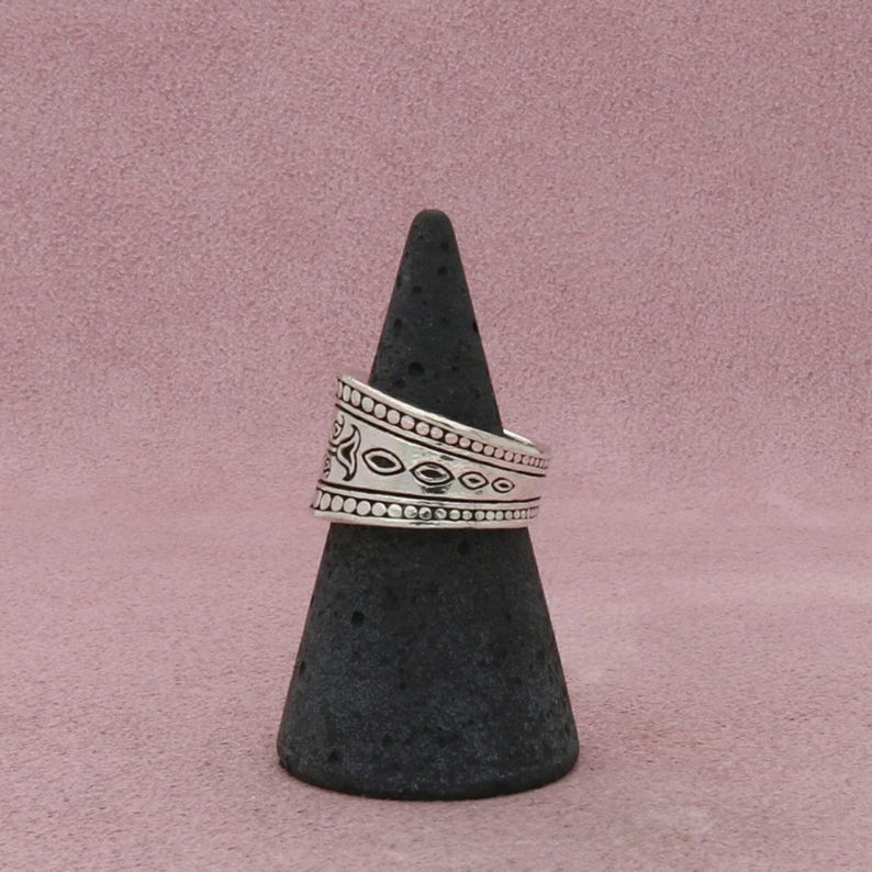 Anillo de plata de ley Brighton con banda de puros con diseño floral de puntos, talla 6 imagen 2