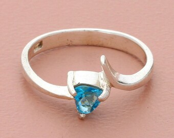 sterling silver dainty blue cz heart ring size 8.25