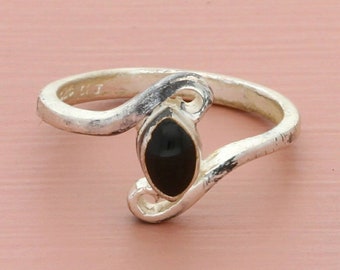 sterling silver dainty black onyx ring size 6.5