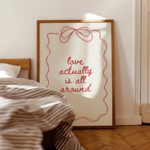 Impressão "O Amor Está em Todo Lugar", Decoração Estética para Sala, Decoração Coquete para Sala, Arte de Parede Moderna, Arte de Parede para Imprimir, Pôster Retro