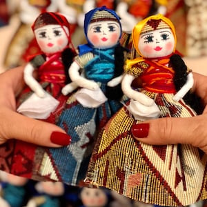 アルメニアの女の子の人形（3個セット）クリスマスの飾り人形ギフト旗エレバン製アルメニア製のお土産、女の子の人形ALDA人形タラズ