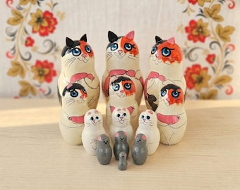 Hand-Painted Cat Nesting Dolls, 5-Piece Wooden Matryoshka Set, Calico Kitten with Mouse Matryoshka