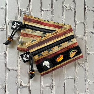 EDC-minietui – gewaxt canvas Stars and Stripes-ritsetui voor kaarten, contant geld en uitrusting met paracord-trekkoord en zandsteenkraalaccent