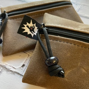 Gewachste Leinwand EDC Beutel | Mini Beutel | Kleine Geldbörse | Tragetasche für den Alltag | Beutel mit Klettverschluss | EDC Zahnrad | Pecan Braun