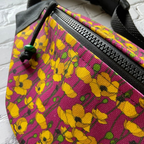 Sac à bandoulière en toile cirée coquelicots de Californie pour femme ou homme | Sac banane | Sac banane en toile | Sac banane à bandoulière | Sac banane vintage et rétro