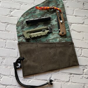 Rollo de herramientas EDC / Bolsa de herramientas de lona encerada / Bolsa de engranajes de transporte todos los días / Organizador de bolsillo / Rollo de cuchillo / Pantalla de volcado de bolsillo Hank / Camo azul