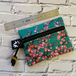 Borsa EDC in tela cerata / Mini borsa / Piccolo portafoglio con cerniera / Borsa da trasporto quotidiano / Borsa con gancio e passante / Attrezzatura EDC / Fiori di ciliegio immagine 5