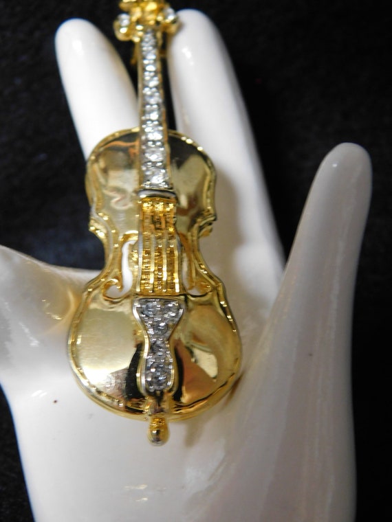 Violin Pin in Gold Tone with Clear Rhinestones - image 8