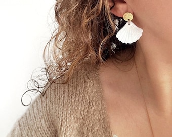 Mother-of-pearl shell pendant earrings