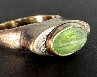 Bronze GRÜNER KYANIT OPTIO Ring, Bronze Schmuck, Kyanit Ring, Brutalist Ring, 925 Rohe Bronze, Handgemachte Bronze Ringschiene, Unikat Ring Bronze