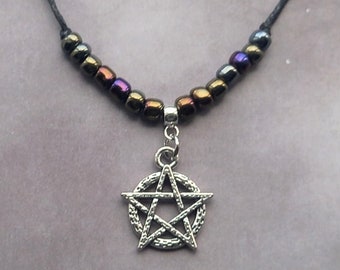 Collier cordon pentagramme arc-en-ciel