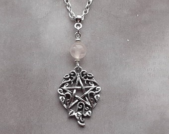 Collier pentagramme en quartz rose et lierre