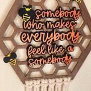 Inspirerande vägghängare med makramémotiv och bitema! Fil, endast SVG-mall BeeliciousHoneyHut™