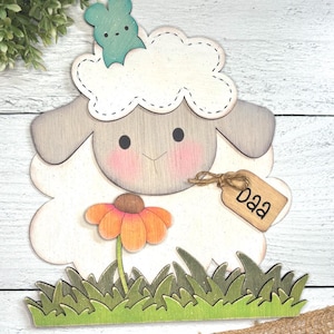 Mouton sentant les fleurs sur l'étagère, joyeuses Pâques, Baa, faux piqué, décoration de ferme, primitif, floral, cadeau, fichier SVG numérique uniquement