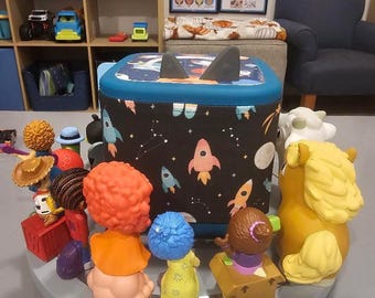 Custom sleeve and/or carrying case for children’s MP3 player, such as Toniebox 2