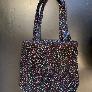 Fully lined customized tote bag for special shoes with quilted divider