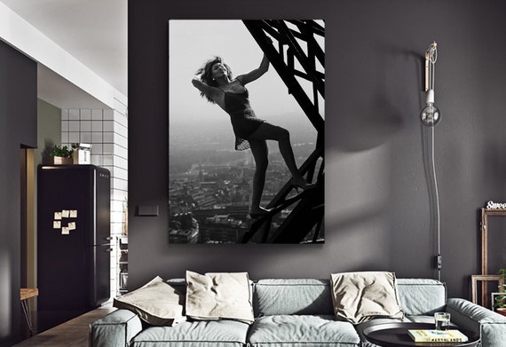 Tina Turner Canvas, Tina Turner Eiffel Tower Canvas Art, Tina Turner Print, Black White Tina Turner Wall Art, Vintage Print, Fashion Art