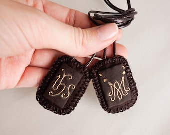 Brown wool Scapular embroidered by hand - Traditional catholic