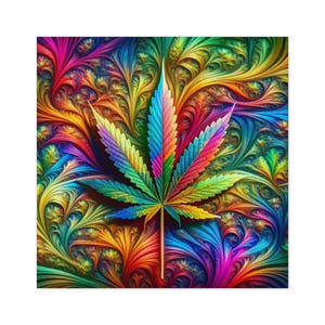 Puede incluir: Una impresión artística cuadrada que presenta una hoja de cannabis central representada en un degradado multicolor vibrante. El fondo consiste en patrones arremolinados de tipo fractal en tonos rojo, naranja, amarillo, verde, azul y morado, creando un efecto visual psicodélico de alto contraste.