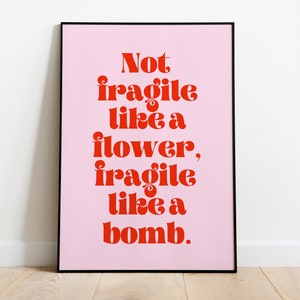 Not Fragile Like a Flower Fragile Like a Bomb, rosa Druck, A1 A2 A3 A4 A5, Raumdeko, Geschenk für sie, feministische, gestärkte Frauen