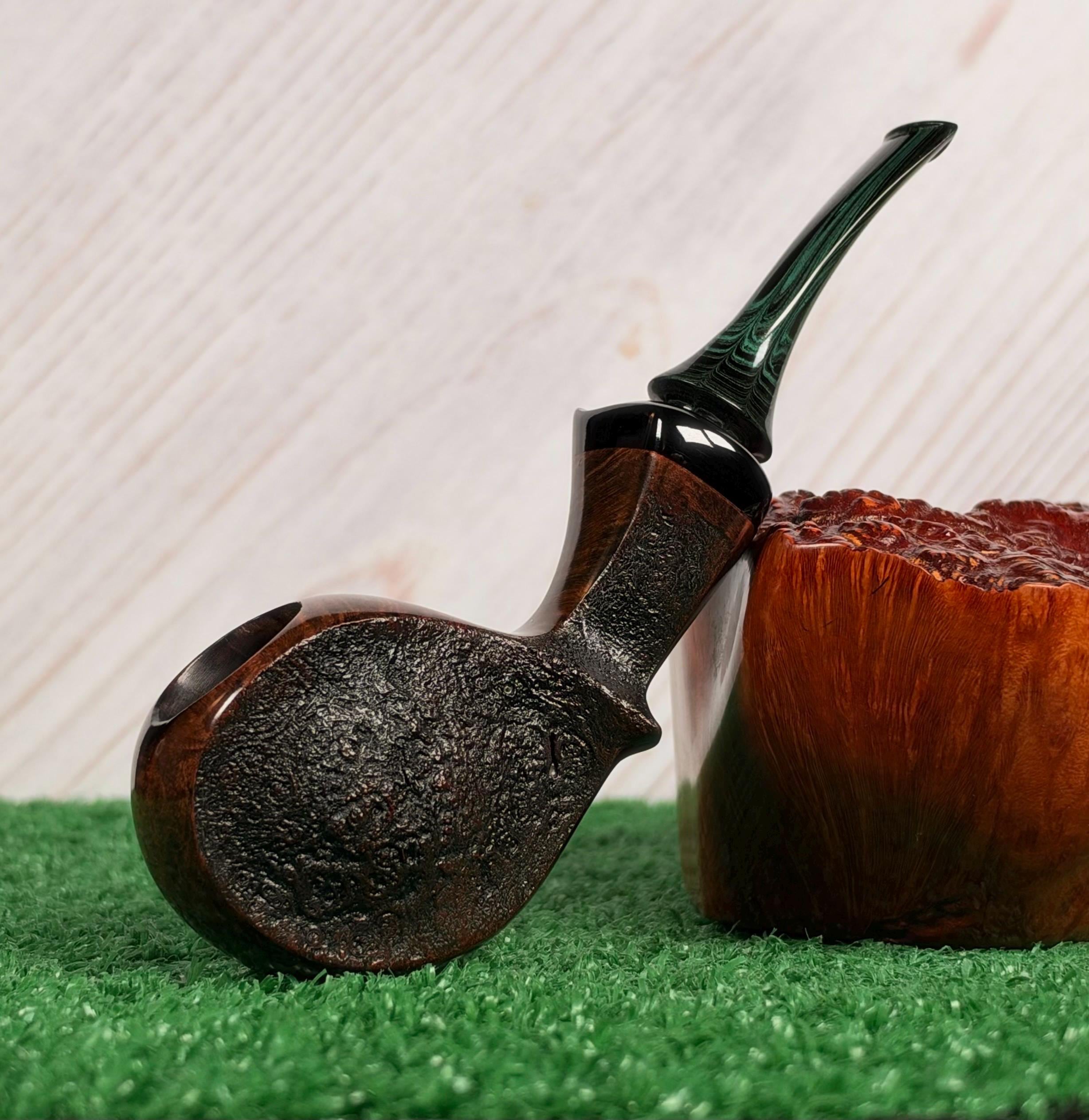 Tim Beaumont (Papa Bear’s Pipes) Unique Blowfish w/ Musk Ox Horn
