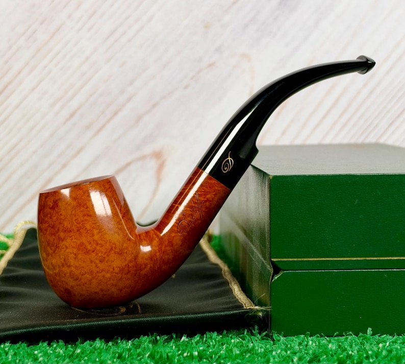 DAVIDOFF 404 Smooth Bent Billiard Vintage Pipe, Display Case & Pouch