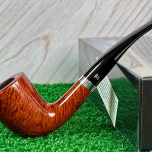 New Stanwell Relief Light Brown #140 Jess Chonowitsch Designed Bent Scoop, Red & Brown Stain w/ Nice Grain Contrast.  Beautiful FLAME GRAIN
