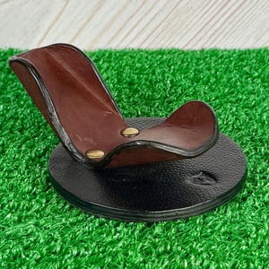 New, Old Stock Mitchel Thomas Leather Tobacco Pipe Rest. Internal Bendable Cradle To Fit Pipes. Non Scratch Base.