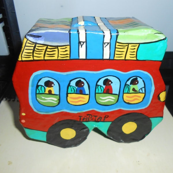 Barbade Tap-Tap Bus Penny Bank 6 x 5 x 2 1/2 pouces Souvenir Cadeau Peint à la main Collection Bajan Folk Art Caribbean Paper Mache Nouveau