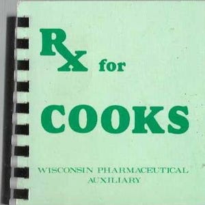Może przedstawiać: Zielona i biała książka kucharska z tytułem "Rx for Cooks" i tekstem "Wisconsin Pharmaceutical Auxiliary". Okładka przedstawia kreskówkową ilustrację kobiety trzymającej miskę sałatki.