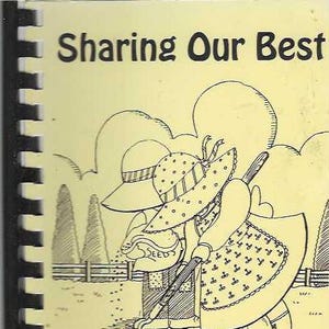 Puede incluir: Un libro de cocina amarillo con una ilustración en blanco y negro de una persona plantando semillas. El título del libro es "Sharing Our Best" y el subtítulo es "Sencore's Chefs".