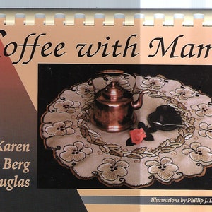 Puede incluir: Una portada de libro titulada "Coffee with Mama" de Karen Berg Douglas. La portada presenta una tetera de cobre y un mantel de ganchillo con bordado floral.