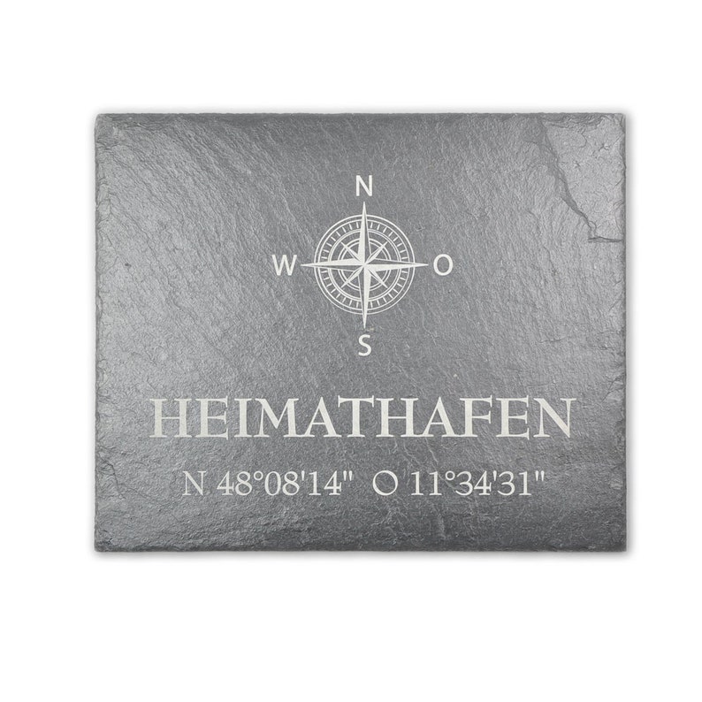May include: A gray slate sign with a compass and the text "HEIMATHAFEN" and coordinates "N 48&deg;08'14" &Omicron; 11&deg;34'31"