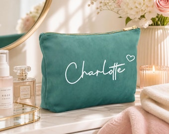 Personalized velvet pouch with name – cosmetic bag made from recycled velvet – gift idea – stylish & sustainable