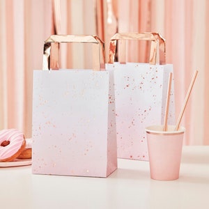 Gift bags, party bags, goodie bags, paper bags, party favors, gift bags