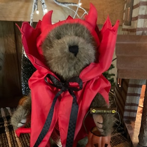 Vintage Boyd&#39;s Bears CONNER D DEVILBEAR with Stand, Pumpkin Candy Bucket. Red Cape, Shorts, Devil&#39;s Tail and Horns. Original tags. Excellent