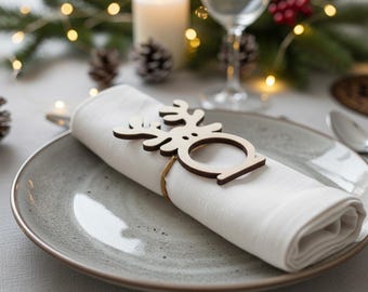Wooden reindeer napkin ring – natural Christmas table decoration with antlers, approx. 6 × 9 cm