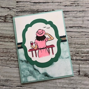 Carte vierge faite main, femme et carte des vins