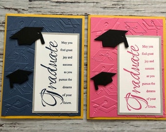 Carte de graduation faite à la main avec bouchons de mortier et glands, carte de félicitations