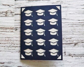 Carte de remise des diplômes en français faite main, Félicitations, Carte de remise des diplômes en français, Carte de félicitations, Carte avec capuchons de mortier et pompons
