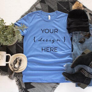 Heather Columbia Blue - Bella Canvas 3001 - T-shirt z nadrukiem w stylu Christmas Flat Lay - Fotografia odzieży - Plik JPEG - Natychmiastowe pobranie