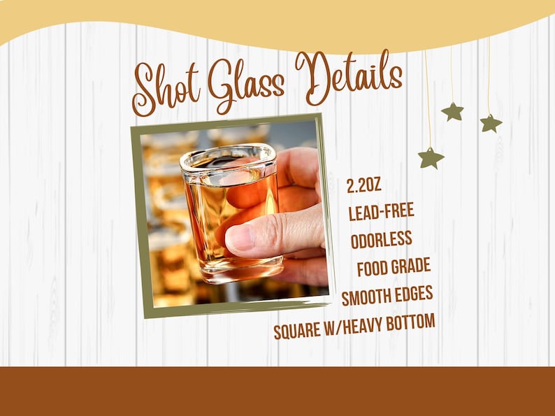 Op de afbeelding: Een helder vierkant shotglas met een zware bodem, gevuld met een goudkleurige vloeistof. De tekst op de afbeelding luidt: Shot Glass Details, 2.2oz, Lead-free, Odorless, Food grade, Smooth edges, Square w/heavy bottom. Het glas heeft een gladde afwerking.
