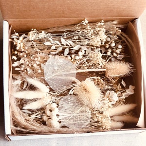 Caixa de artesanato de flores secas Boho, flores secas mistas, decoração de bolo, decoração de mesa, flores de vaso de botão, material de artesanato, arte de resina, flores naturais reais