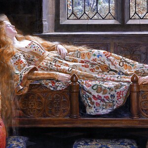 Puede incluir: Una pintura que representa a tres mujeres en un entorno medieval. Una mujer est&aacute; tumbada en una cama con una colcha ricamente bordada, mientras que las otras dos mujeres est&aacute;n arrodilladas a su lado. La mujer de la cama tiene el pelo largo y rojo y lleva un vestido blanco con bordados dorados. Las otras dos mujeres tambi&eacute;n llevan vestidos, uno rojo y el otro azul.
