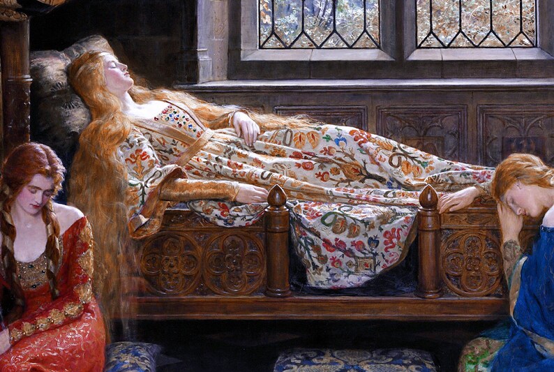 Puede incluir: Una pintura que representa a tres mujeres en un entorno medieval. Una mujer est&aacute; tumbada en una cama con una colcha ricamente bordada, mientras que las otras dos mujeres est&aacute;n arrodilladas a su lado. La mujer de la cama tiene el pelo largo y rojo y lleva un vestido blanco con bordados dorados. Las otras dos mujeres tambi&eacute;n llevan vestidos, uno rojo y el otro azul.