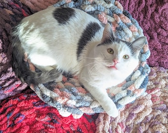 Plush Crochet Pet Bed, Cat Coaster Bed, Flat Pet Mat Bed, Circular Pet Bed, Pink Chunky Pet Bed, Round Bed for Cats, Valentine's Day Pet Bed