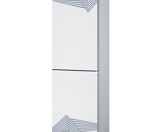 Pode incluir: Um refrigerador branco com um padrão geométrico azul em ambas as portas. O padrão é composto por linhas e triângulos.
